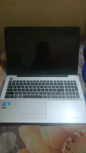 Laptop ASUS X555LA 4GB Intel Core i3 Hard Disk Drive + Solid State Drive 640GB