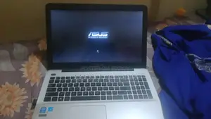 Laptop ASUS X555LA 4GB Intel Core i3 Hard Disk Drive + Solid State Drive 640GB