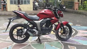 সুজুকি জিক্সার ২০২২ রেড