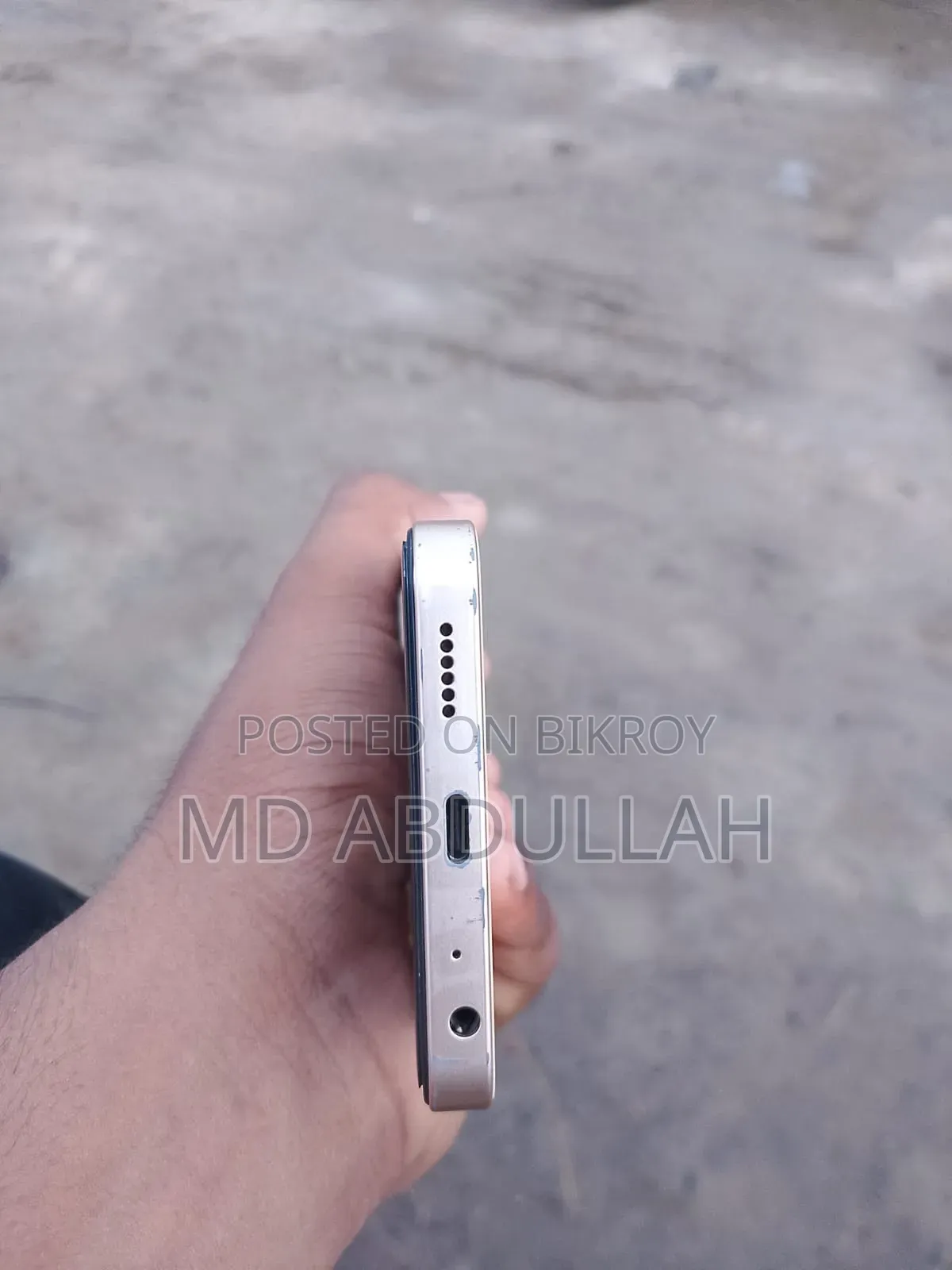 Mobile Phone 64 GB Gold