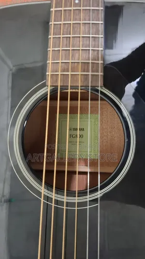 বিক্রির জন্য: ইয়ামাহা এফজি৮০০ অ্যাকোস্টিক গিটার (কালো) ব্যাগ এবং ক্যাপোসহ