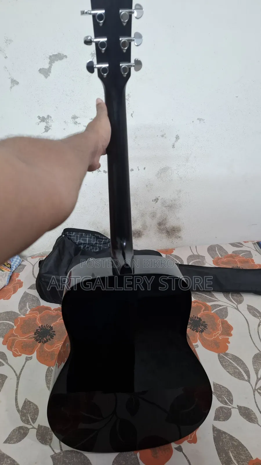 বিক্রির জন্য: ইয়ামাহা এফজি৮০০ অ্যাকোস্টিক গিটার (কালো) ব্যাগ এবং ক্যাপোসহ