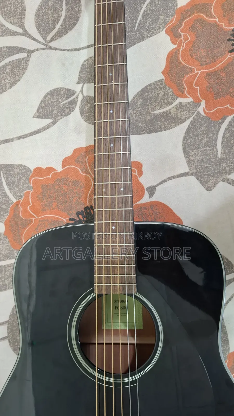 বিক্রির জন্য: ইয়ামাহা এফজি৮০০ অ্যাকোস্টিক গিটার (কালো) ব্যাগ এবং ক্যাপোসহ