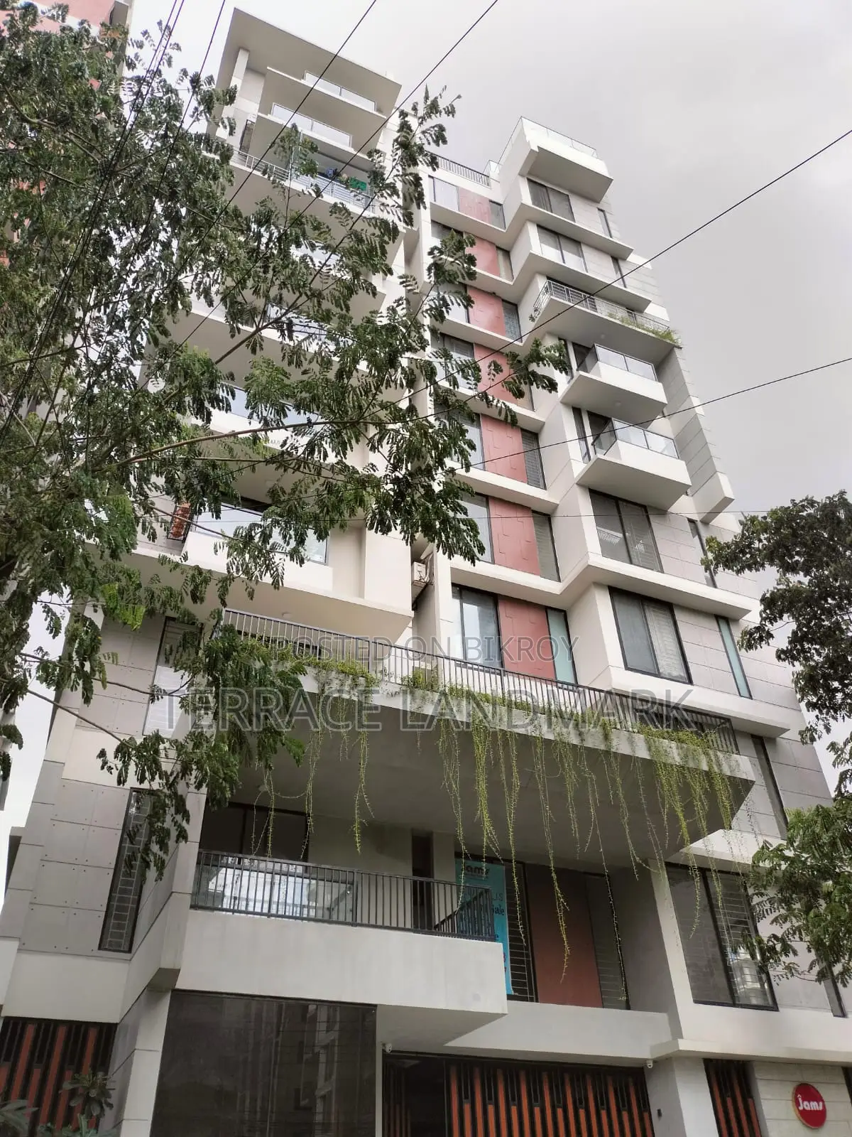 বসুন্ধরায় বিক্রয়ের জন্য ৫ বেডরুমের অ্যাপার্টমেন্ট