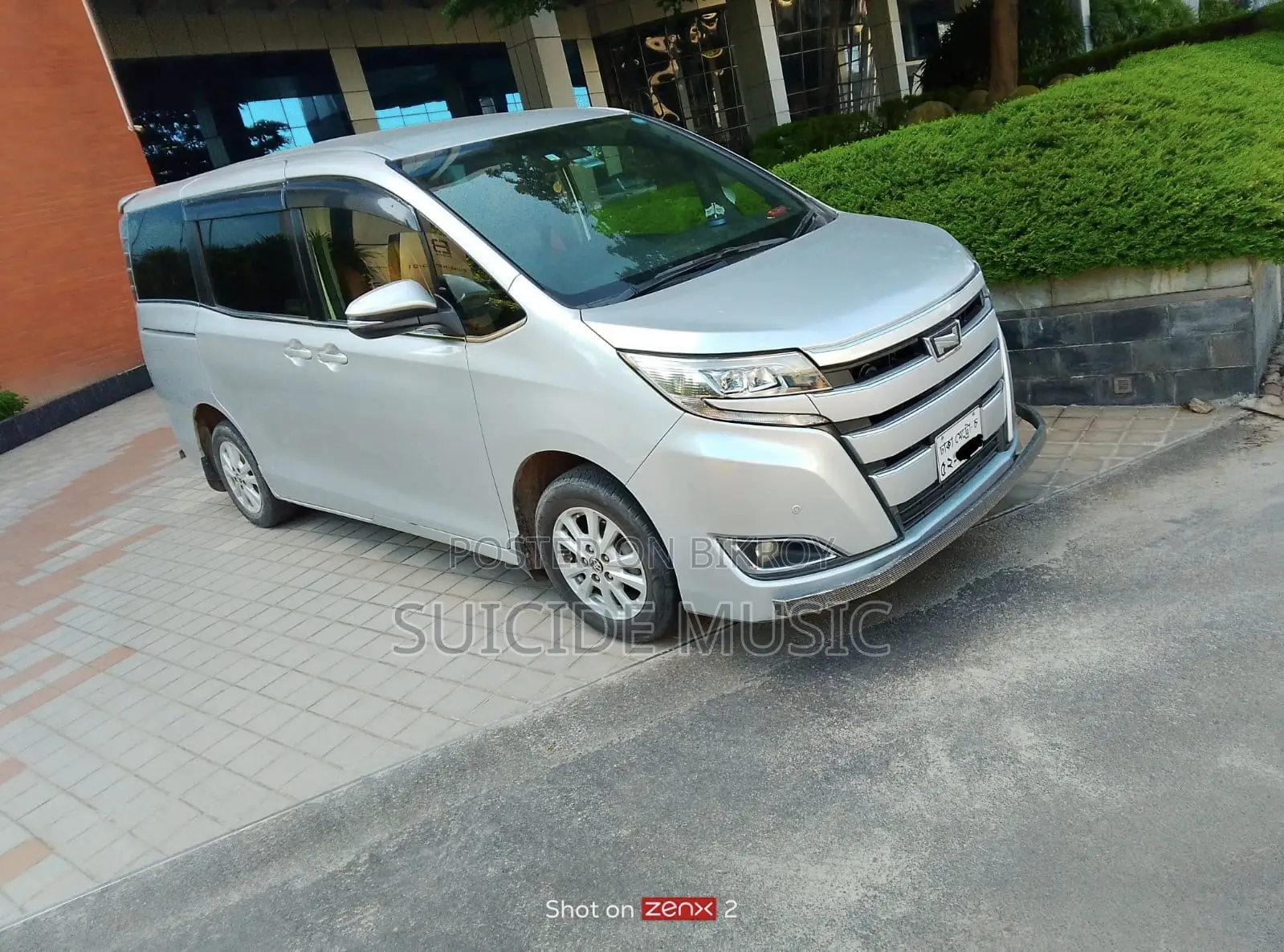 Toyota Noah 2019 Silver