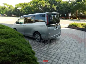 Toyota Noah 2019 Silver