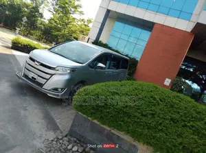 Toyota Noah 2019 Silver