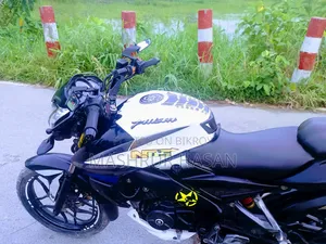 বাজাজ পালসার এনএস ১৬০ ২০২০ হোয়াইট