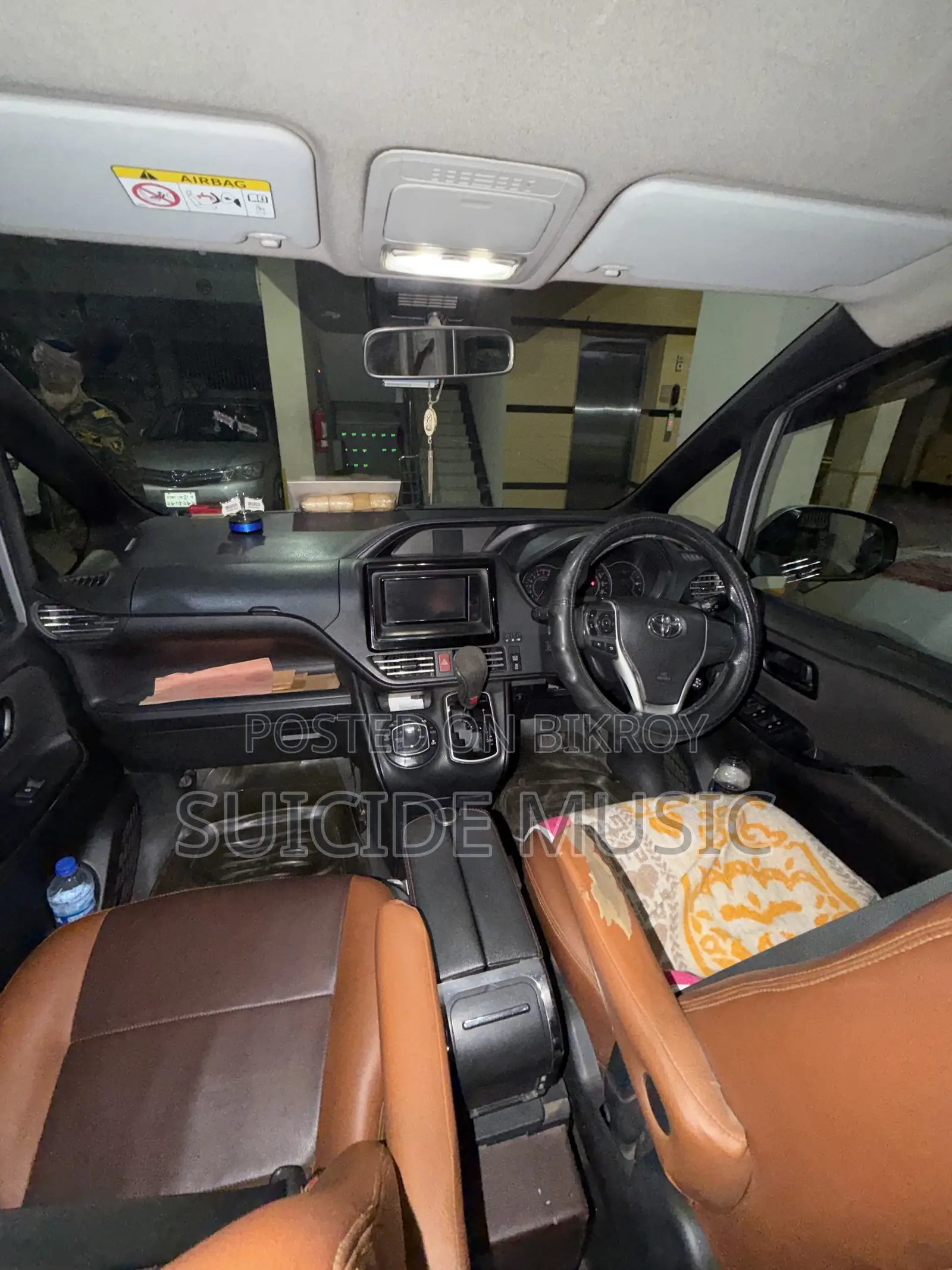 Toyota Noah 2019 Silver