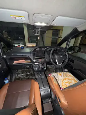 Toyota Noah 2019 Silver