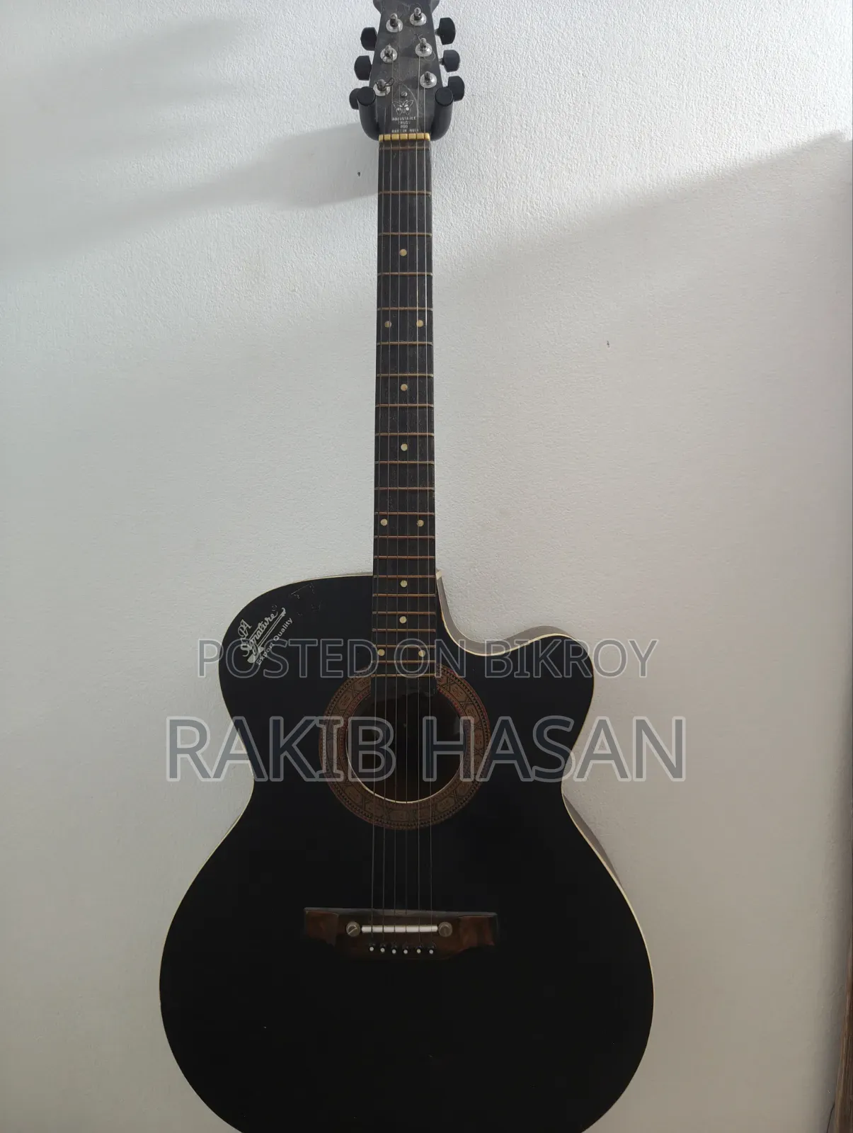 এই গিটারটি বিক্রি করা হবে