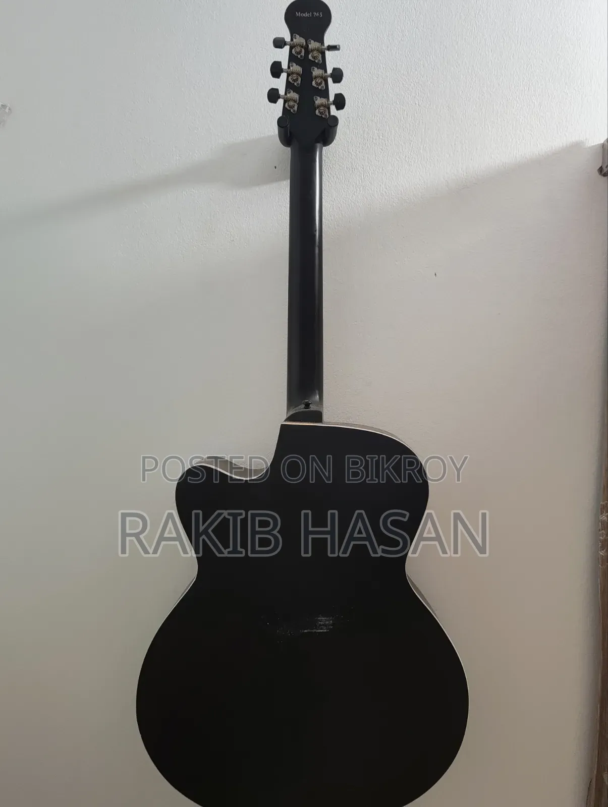 এই গিটারটি বিক্রি করা হবে