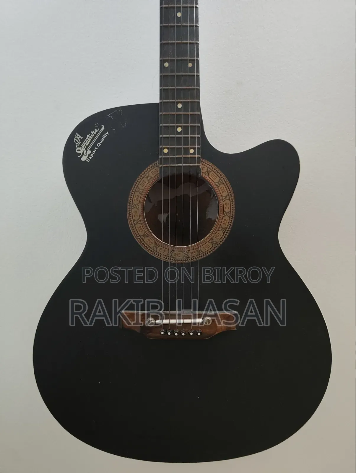 এই গিটারটি বিক্রি করা হবে