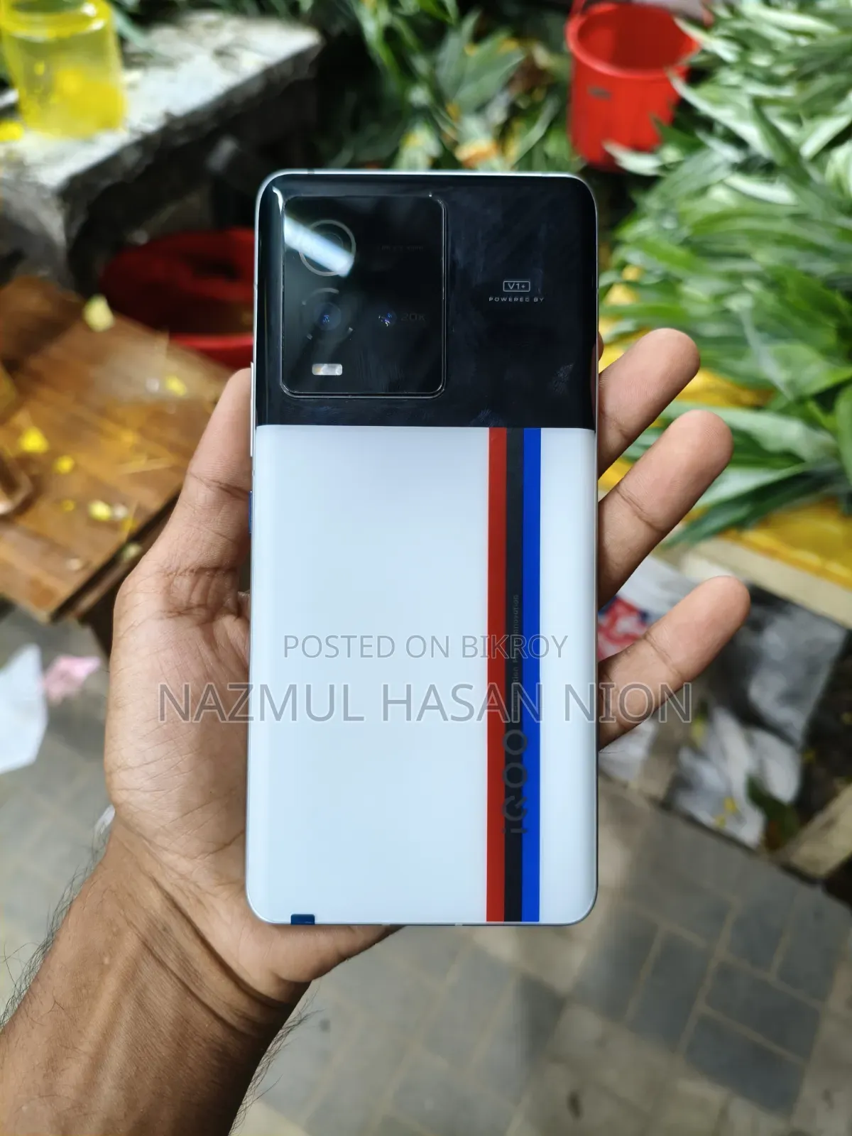 আইকিউও ২৫৬ জিবি হোয়াইট