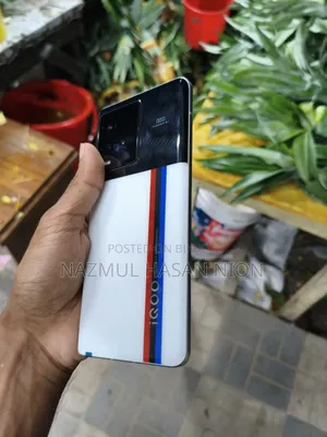 আইকিউও ২৫৬ জিবি হোয়াইট