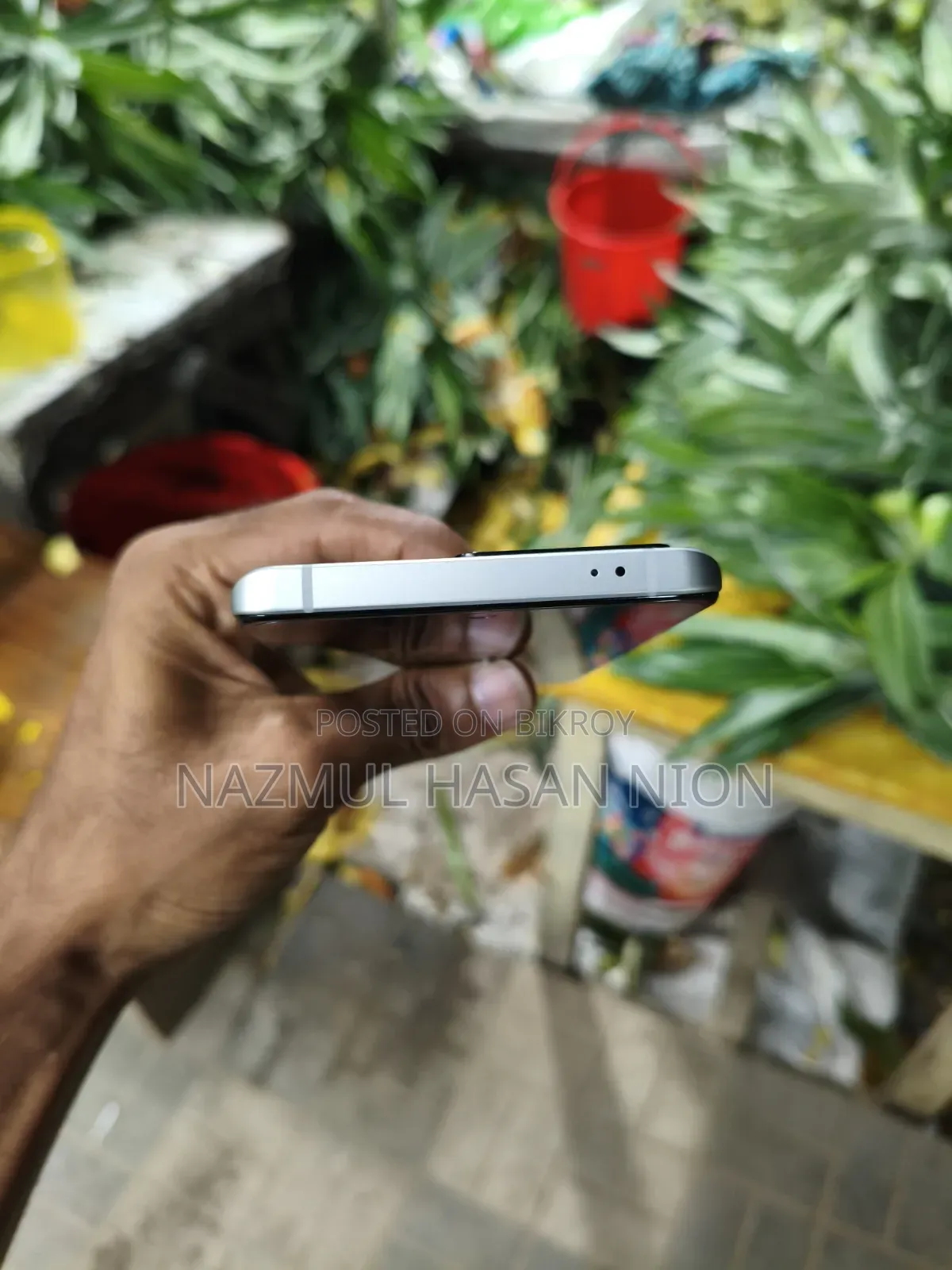 আইকিউও ২৫৬ জিবি হোয়াইট