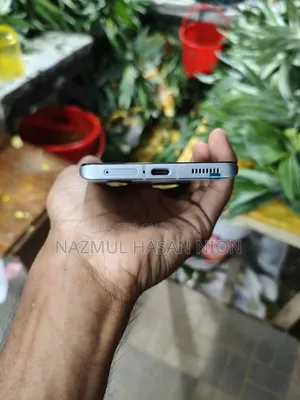 আইকিউও ২৫৬ জিবি হোয়াইট