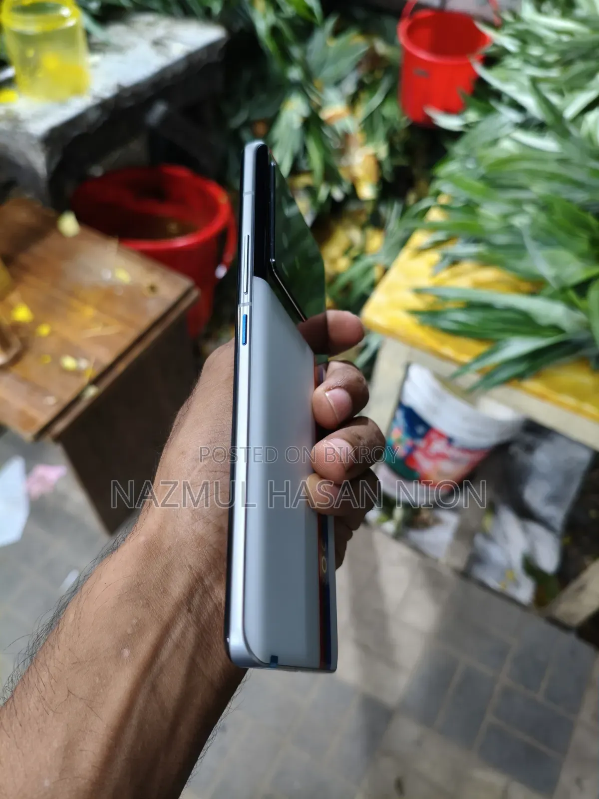 আইকিউও ২৫৬ জিবি হোয়াইট