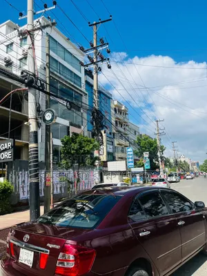 টয়োটা প্রমিও ২০০৪ মেরুন