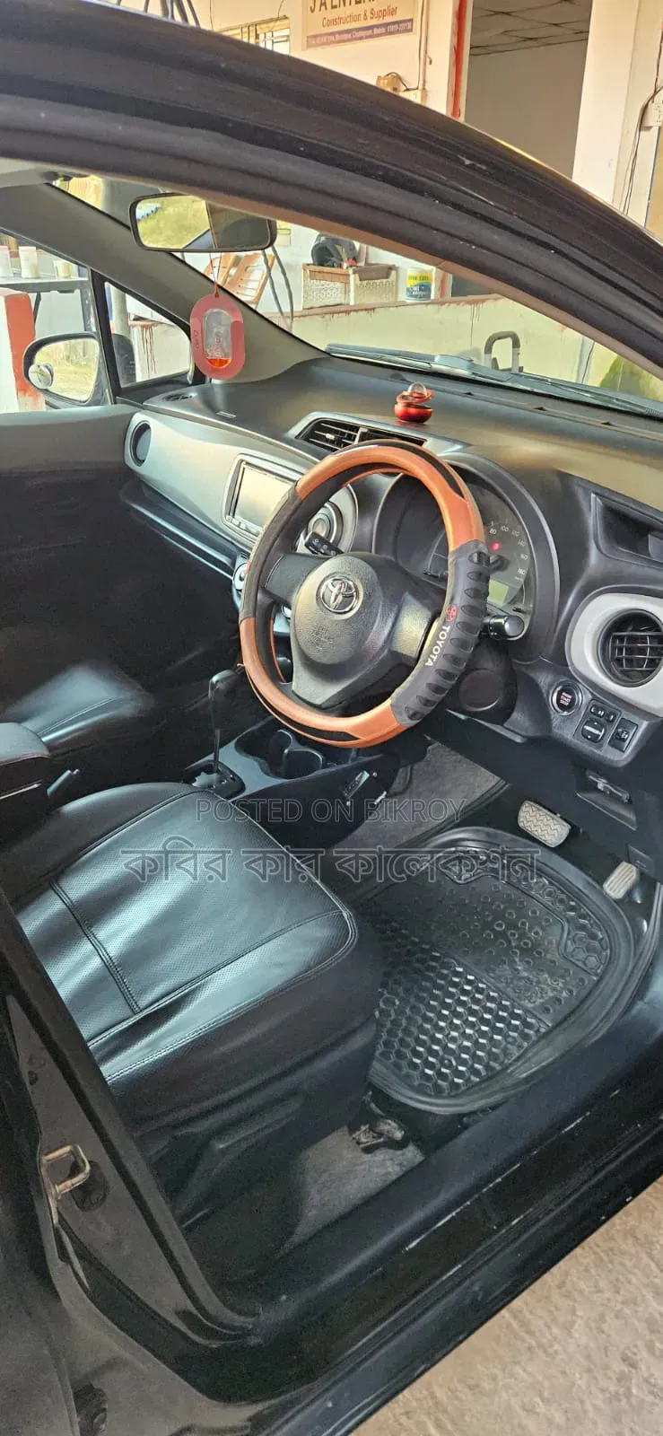 Toyota Vitz 2011 Black