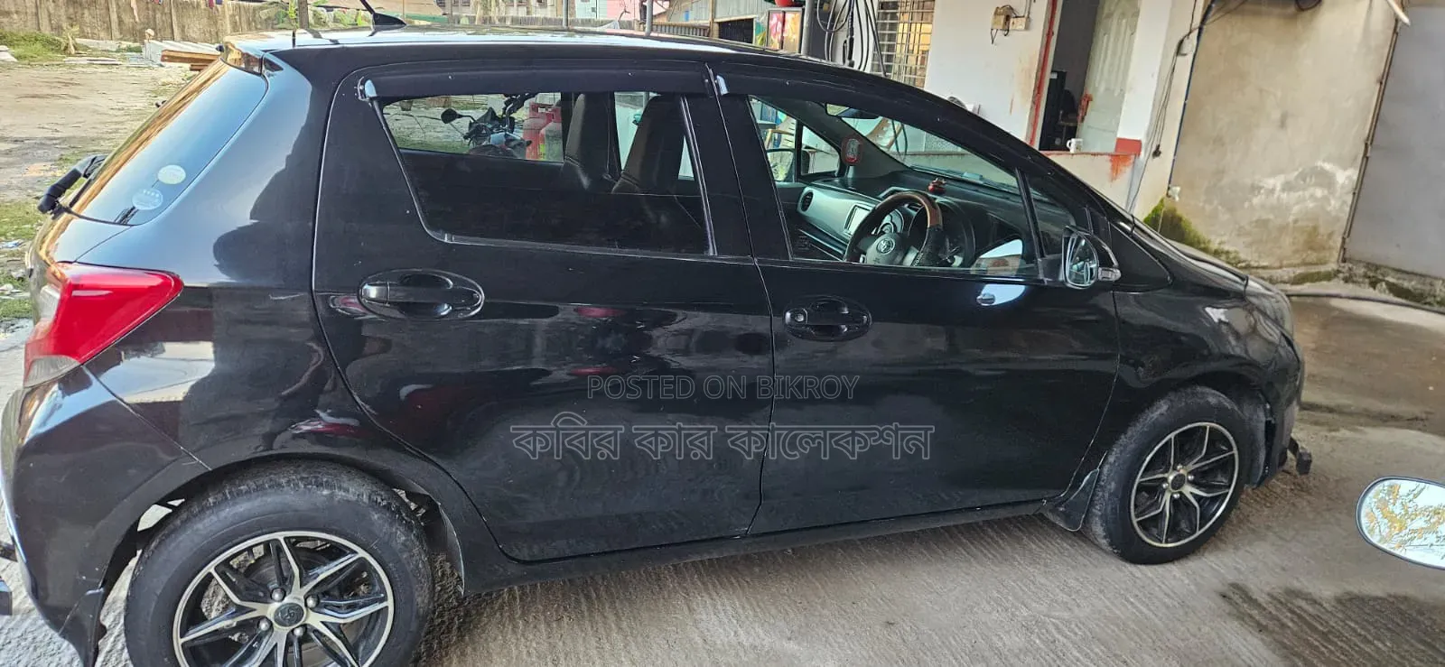 Toyota Vitz 2011 Black