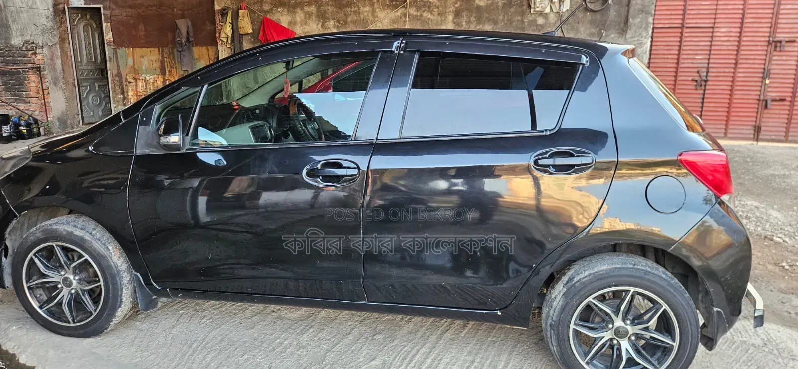 Toyota Vitz 2011 Black