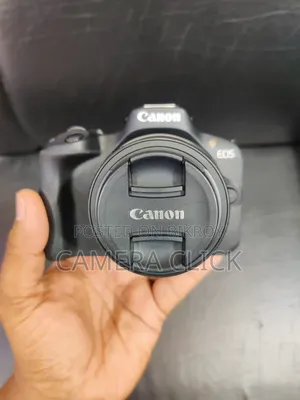ক্যানন ইওএস আর৫০ + আরএফ-এস ১৫-৪৫মিমি লেন্স