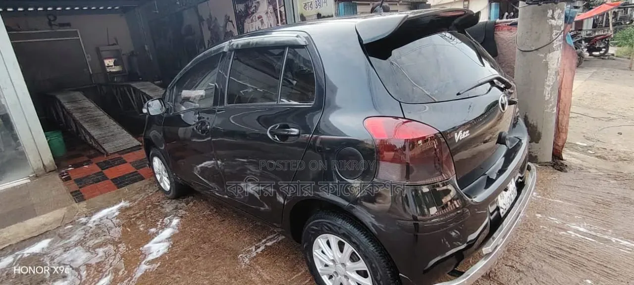 Toyota Vitz 2009 Black
