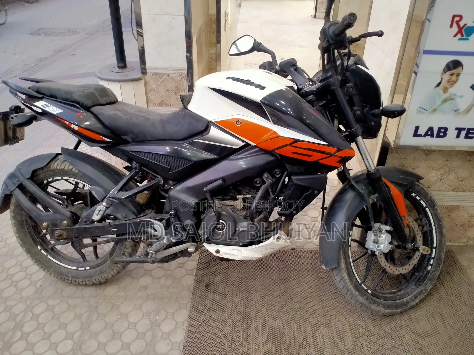 বাজাজ পালসার এনএস ১৬০ ২০১৮ সাদা
