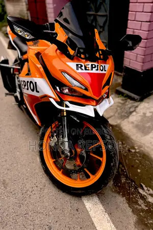 Honda CBR 2022 Orange