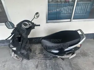 Mahindra Gusto 2017 Black