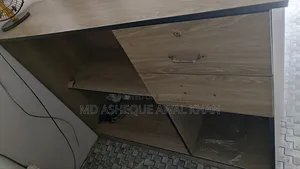 ডেস্ক বিক্রয়ের জন্য