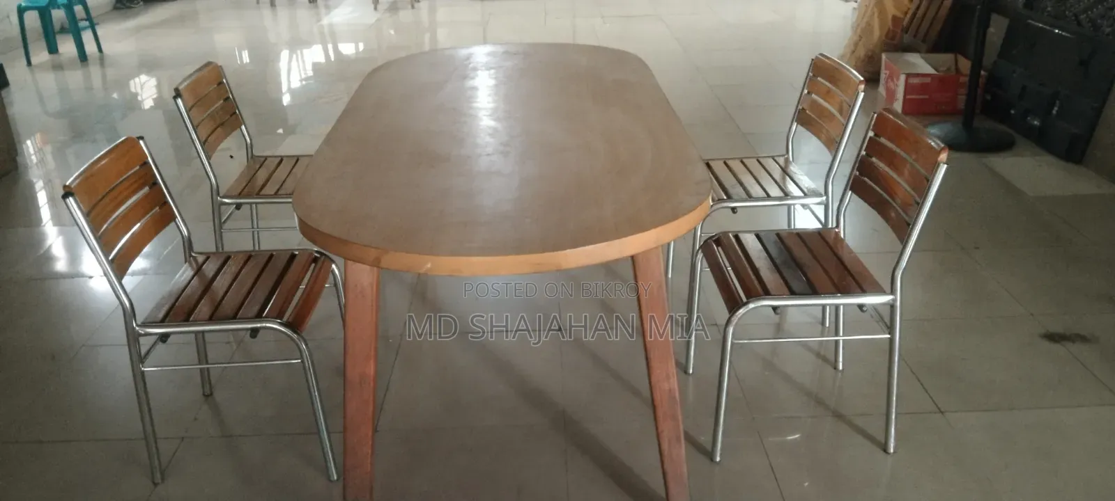 ডাইনিং টেবিল