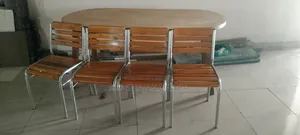 ডাইনিং টেবিল