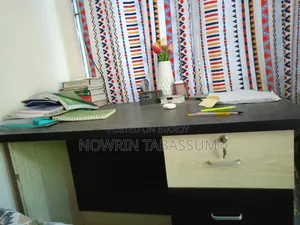 রিসেপশন টেবিল