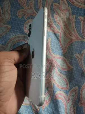 অ্যাপল আইফোন ১১ ১২৮ জিবি হোয়াইট