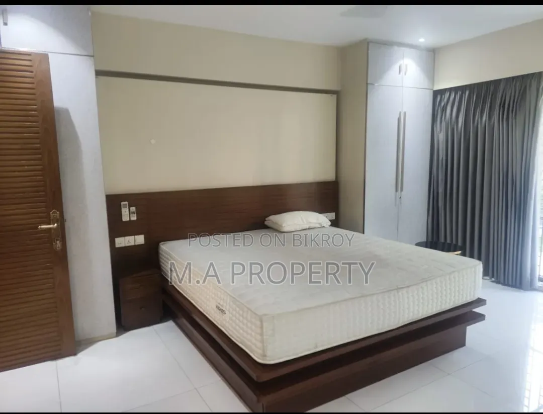 গুলশানের আর্বান এলাকায় ভাড়ার জন্য আসবাবপত্রসহ ৪ বেডরুমের অ্যাপার্টমেন্ট