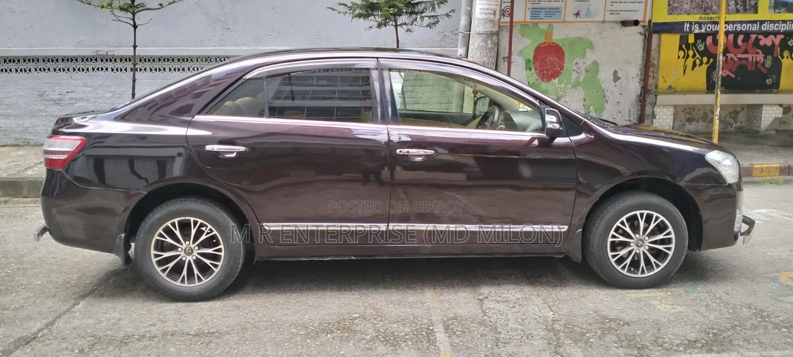 টয়োটা প্রমিও ২০১২ লাল