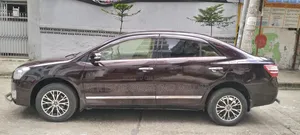 টয়োটা প্রমিও ২০১২ লাল
