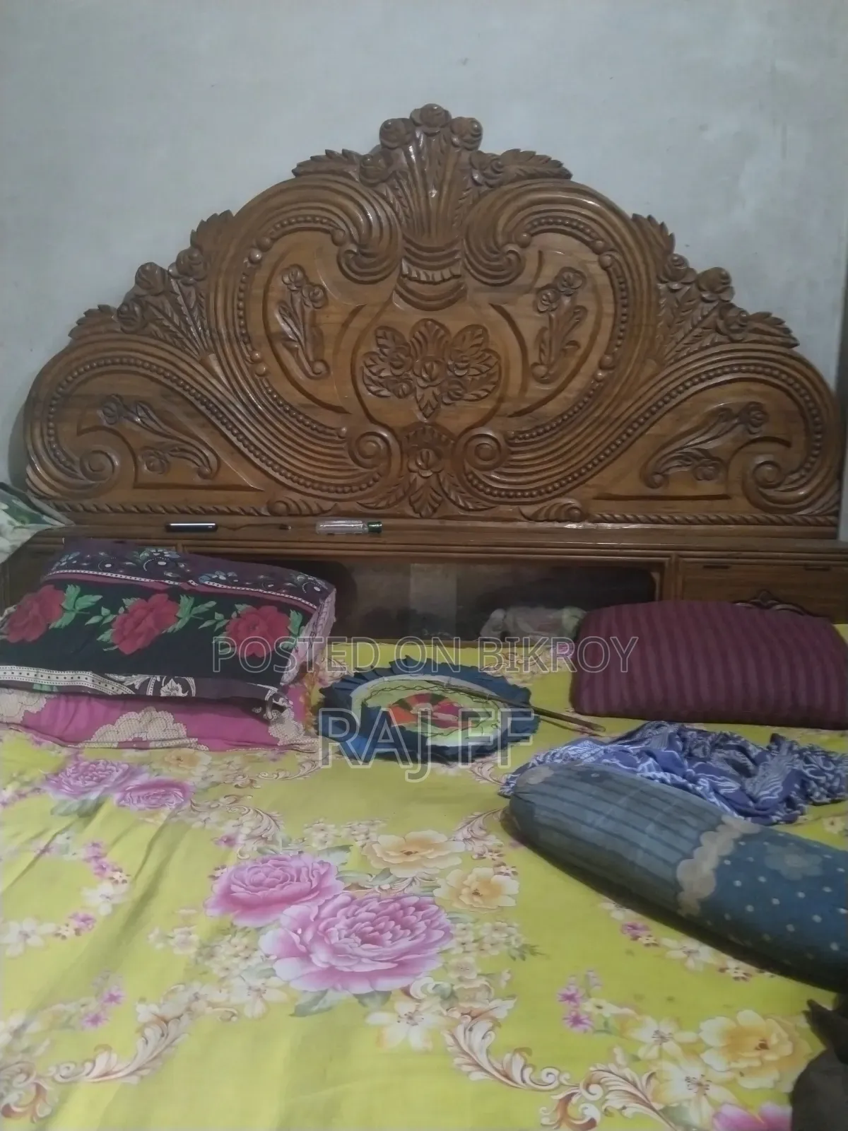 ৬/৭ একটি ফুল বক্স খাট।