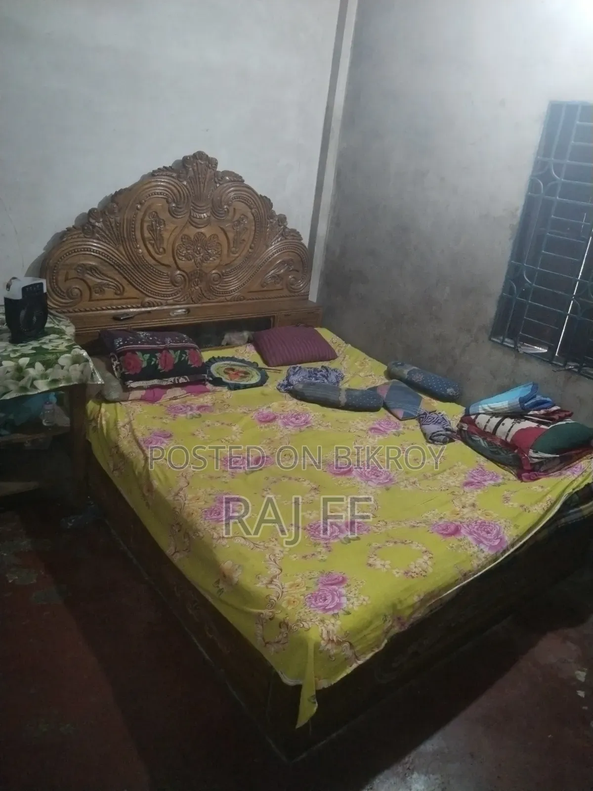 ৬/৭ একটি ফুল বক্স খাট।