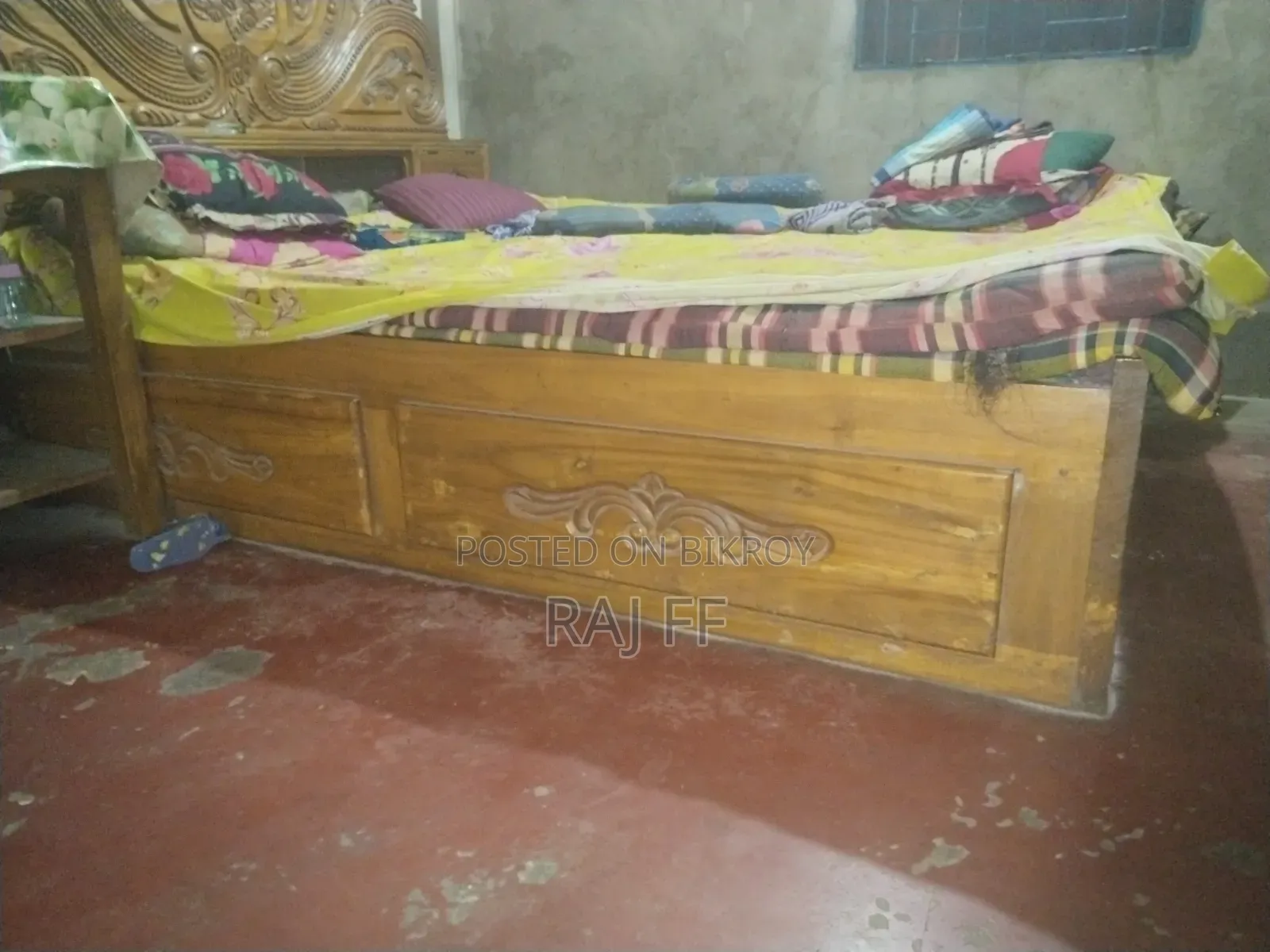 ৬/৭ একটি ফুল বক্স খাট।