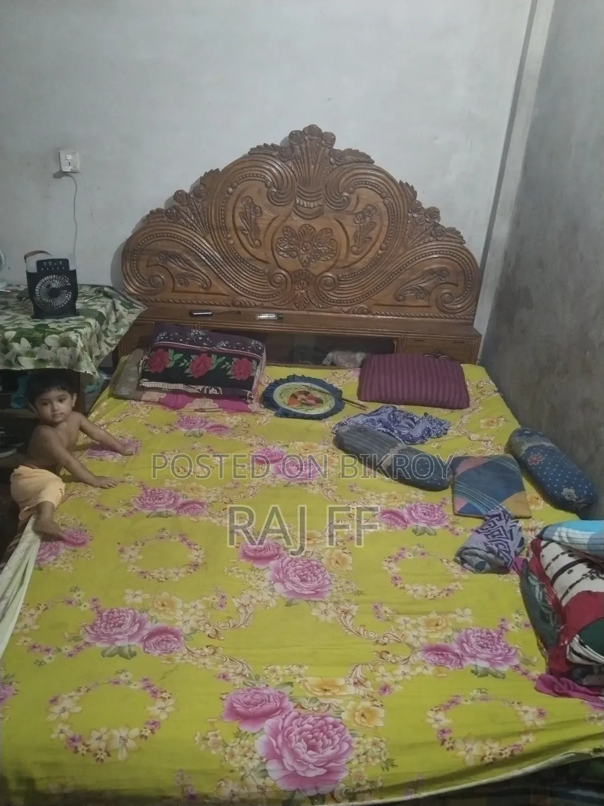 ৬/৭ একটি ফুল বক্স খাট।