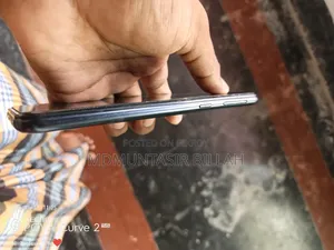 Samsung Galaxy M20 32 GB Black