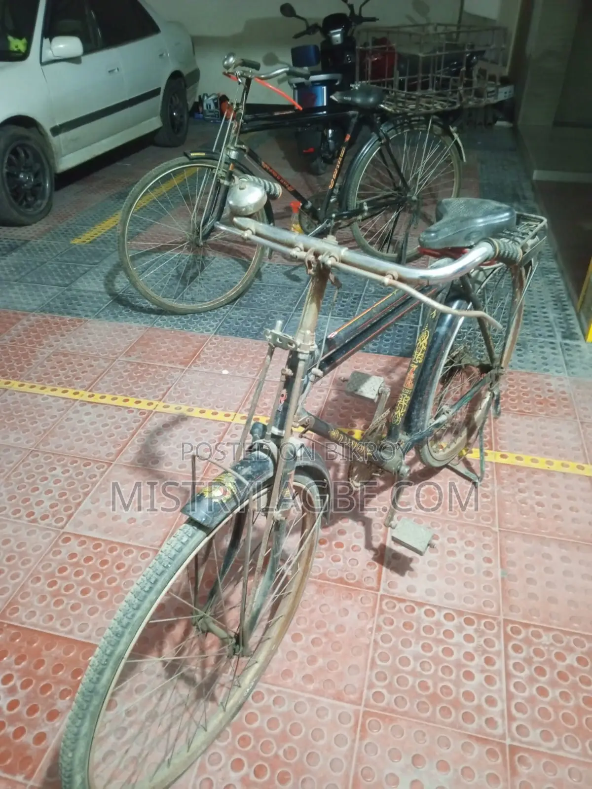 ক্যারিয়ার বক্স সহ হিরো বাইসাইকেল