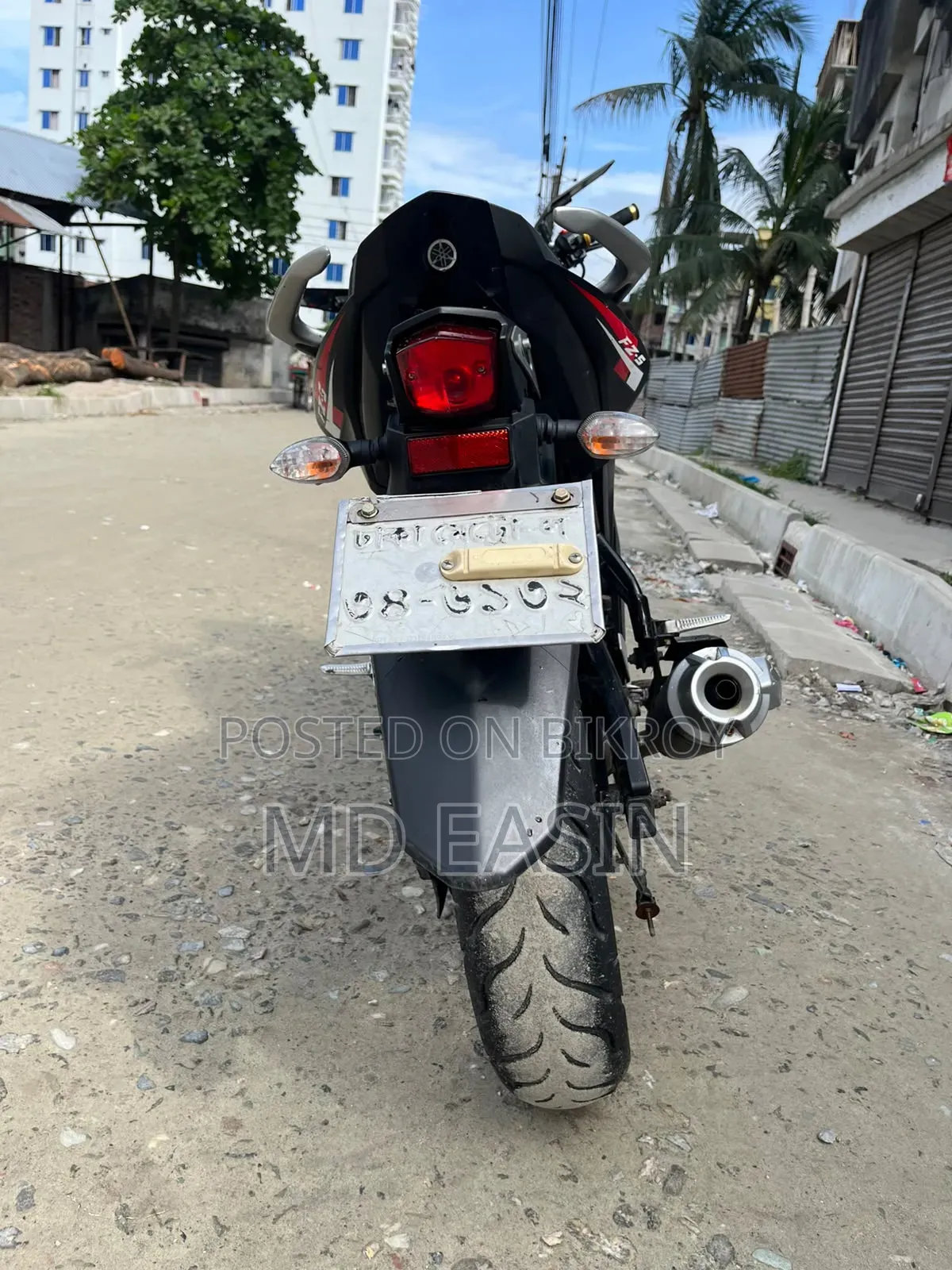 ইয়ামাহা এফজেডএস ভি২ ২০১৭ ব্ল্যাক