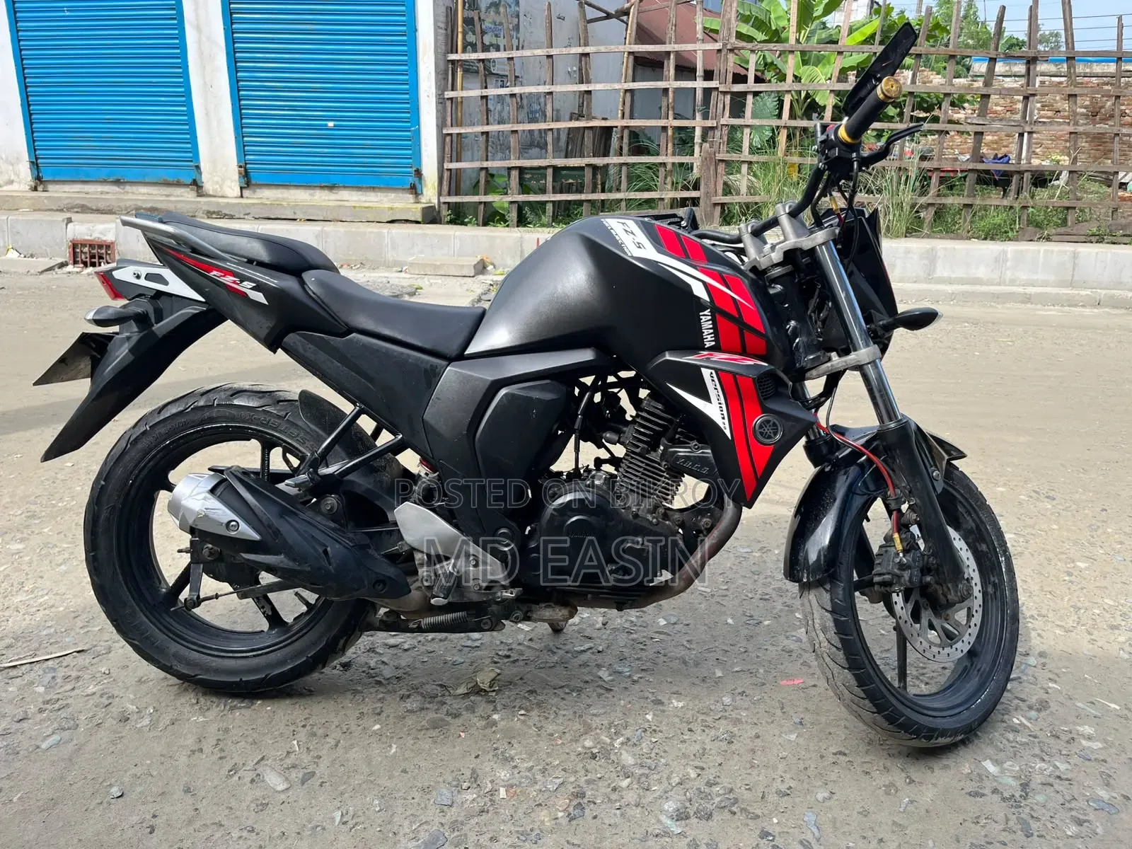 ইয়ামাহা এফজেডএস ভি২ ২০১৭ ব্ল্যাক