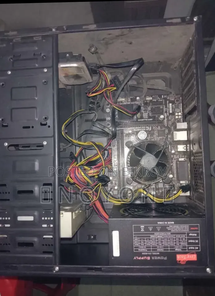 Desktop Computer Gigabyte 4GB Intel Core i5 HDD 512GB