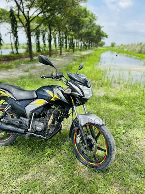 TVS Stryker 125 2023 Yellow
