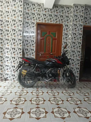বাজাজ পালসার ১৫০ ২০২২ ব্ল্যাক